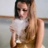 夫妇飞美国打儿媳